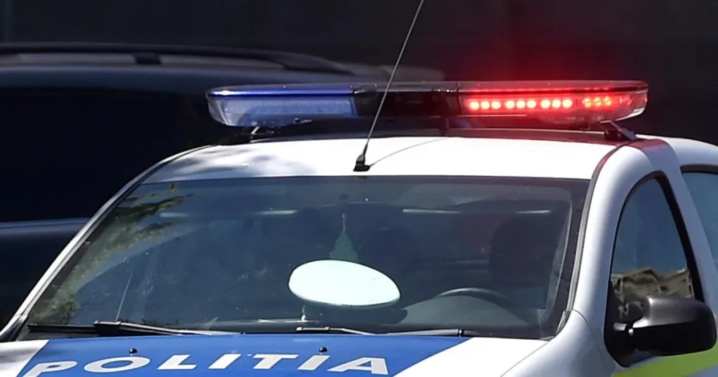 Elev din Bistrița a înjunghiat o profesoară și un coleg care a încercat să o apere