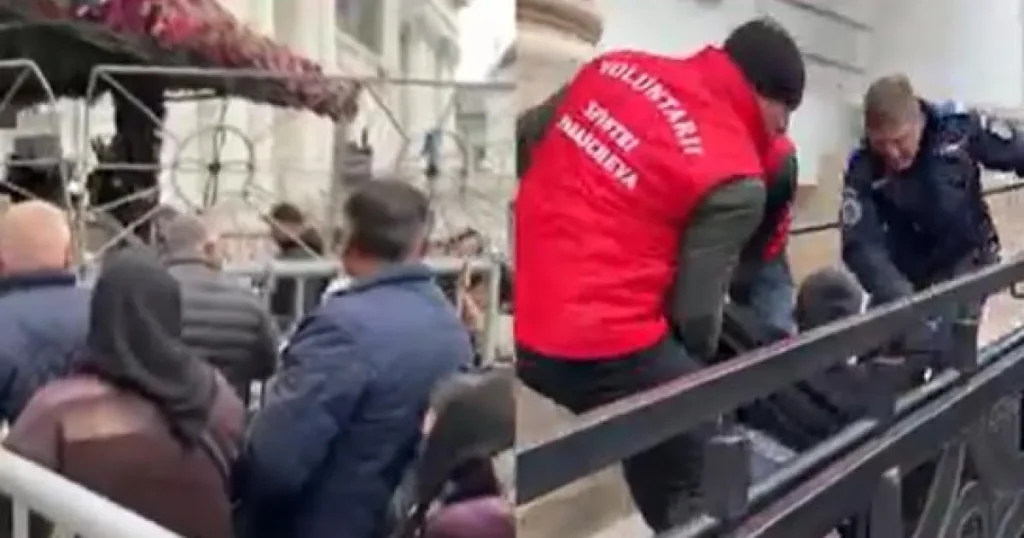 Incident la moaștele Sfintei Parascheva: jandarmii au intervenit Incident la moaștele Sfintei Parascheva: jandarmii au intervenit