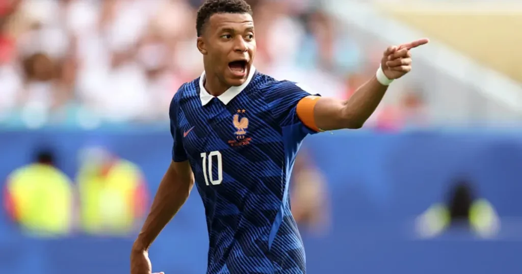 Mbappé a glumit despre Mao Zedong, iar trei companii chineze i-au rupt contractele