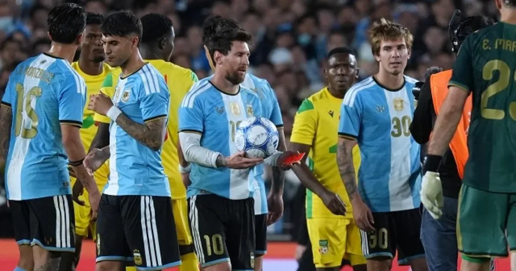 Messi s-a retras din națională după Argentina - Benin 3-0. A marcat și 85.000 l-au aclamat