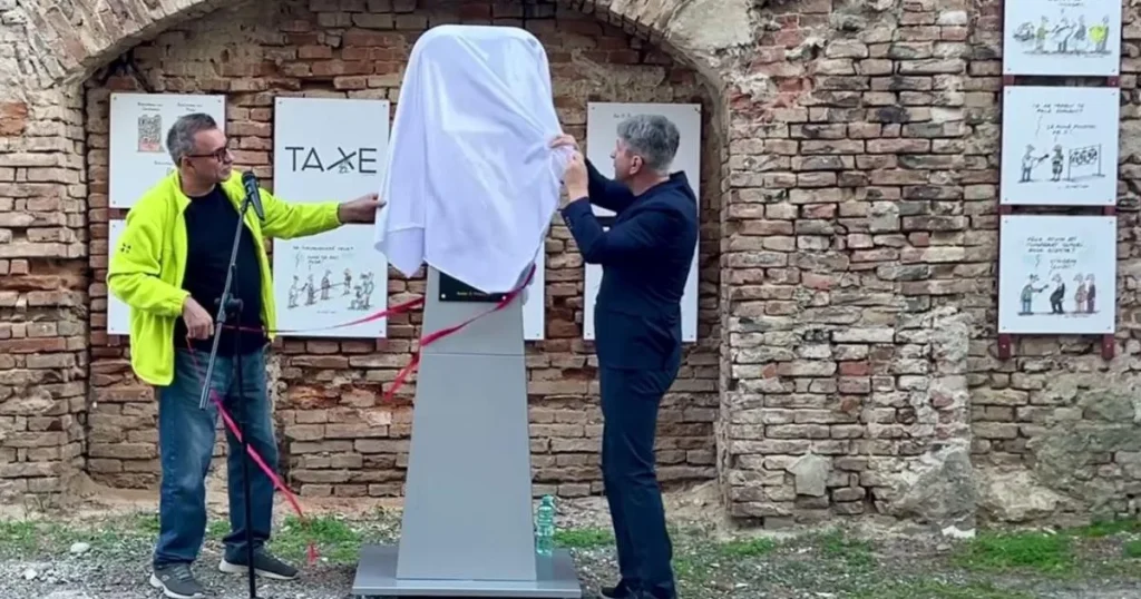 Monumentul Prostiei, inaugurat la Brăila. Ce simbol a ales caricaturistul Costel Pătrășcan