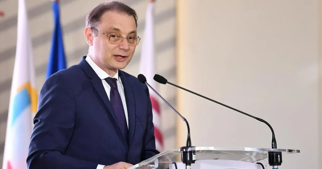 Nicușor Dan îl propune pe Luca Niculescu premier: poate decide tipul de guvern