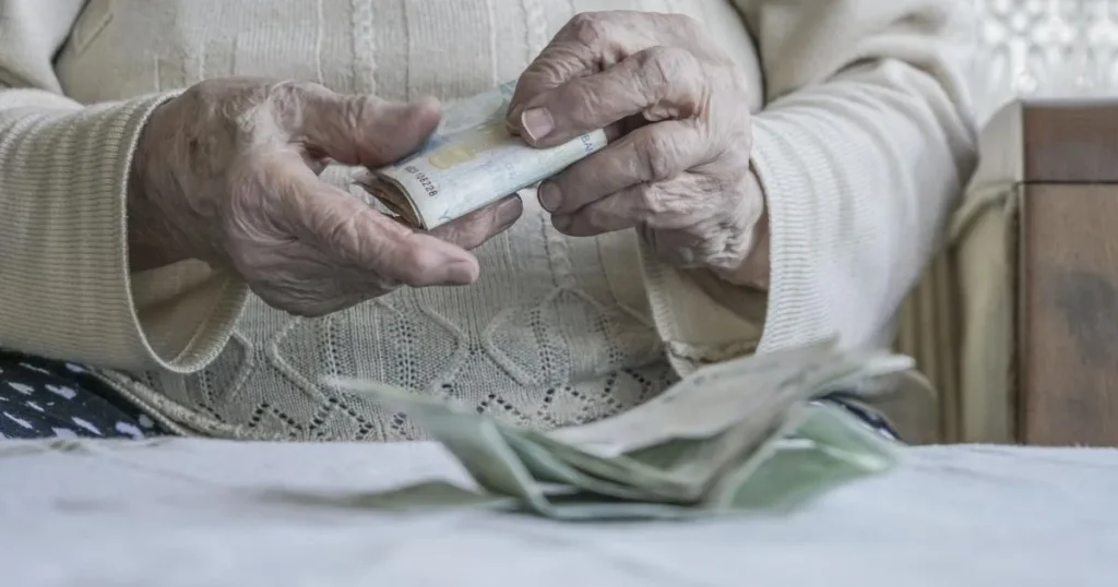 Pensionarii revoltă după indexarea prudentă: economist anunță jocuri ale foamei