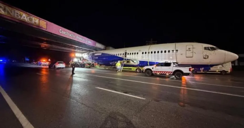 Pompierii din Dolj au salvat o capră blocată într-o țeavă cu ajutorul unui buldoexcavator Pompierii din Dolj au salvat o capră blocată într-o țeavă cu ajutorul unui buldoexcavator