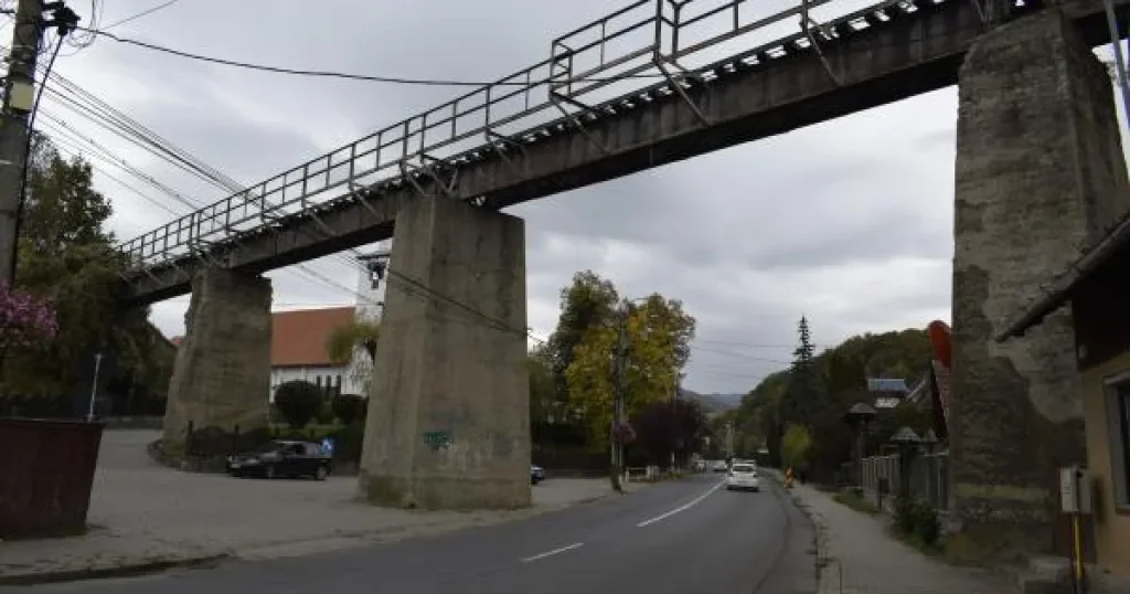 Sferele de beton de pe trotuare: la ce folosesc și de ce sunt amplasate