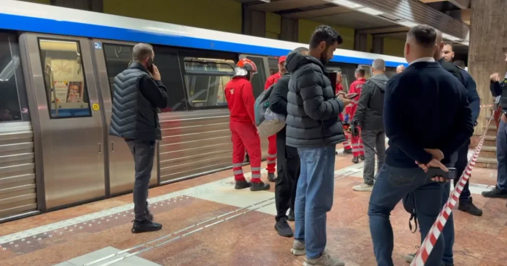 Tânăr scos de pe șine după o tentativă de sinucidere la metrou, stația Brâncoveanu
