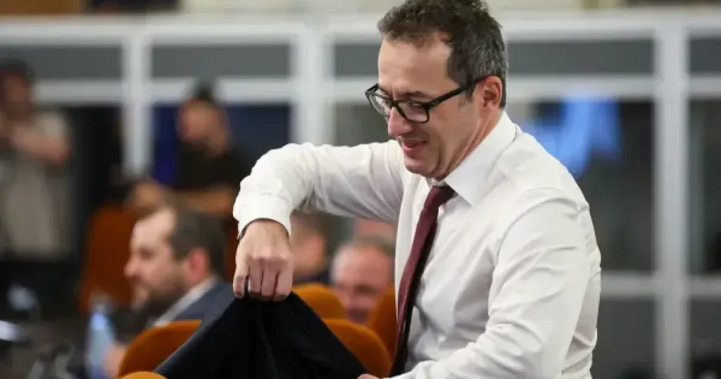 Ultimatumul lui Bolojan a expirat. Nu toți liberalii au demisionat Ultimatumul lui Bolojan a expirat. Nu toți liberalii au demisionat