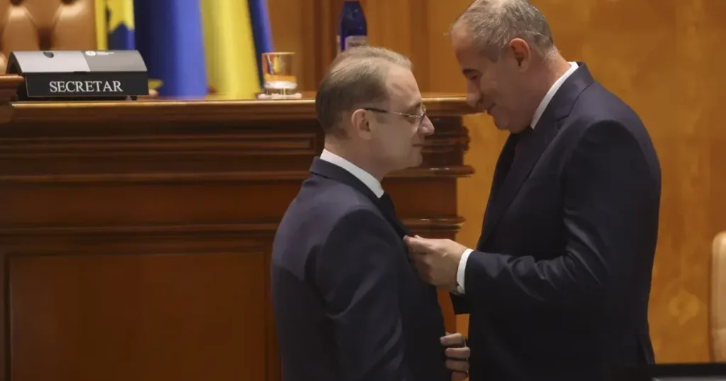 Ziua care încheie cinci luni de criză. Instalarea Guvernului Niculescu, în imagini Ziua care încheie cinci luni de criză. Instalarea Guvernului Niculescu, în imagini